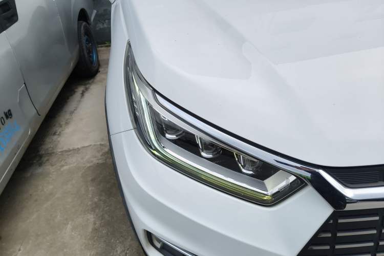 Used BYD Yuan New Energy 2019 EV535 Smart Connect Trendsetting Model Right Front Headlight