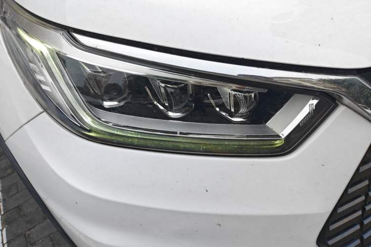 Used BYD Yuan New Energy 2019 EV535 Smart Connect Trendsetting Model Right Front Headlight