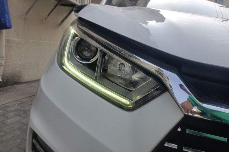 Used BYD Yuan New Energy 2019 EV360 Smart Connect Elite Model Right Front Headlight