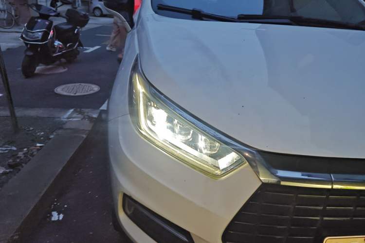 Used BYD Yuan New Energy 2019 EV535 Smart Connect Elite Model Right Front Headlight