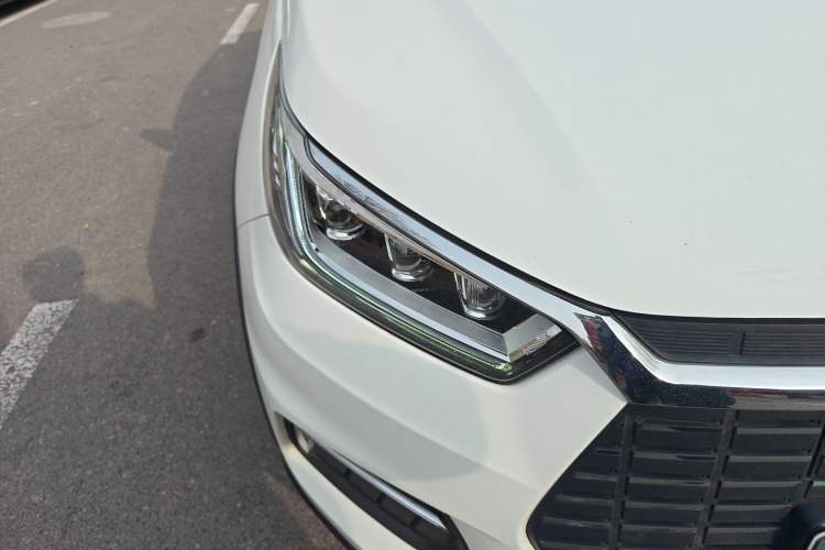 Used BYD Yuan New Energy 2019 EV535 Smart Connect Trendsetting Model Right Front Headlight