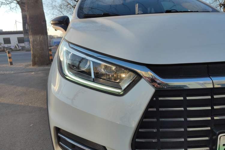 Used BYD Yuan New Energy 2019 EV360 Smart Connect Leading Model Right Front Headlight