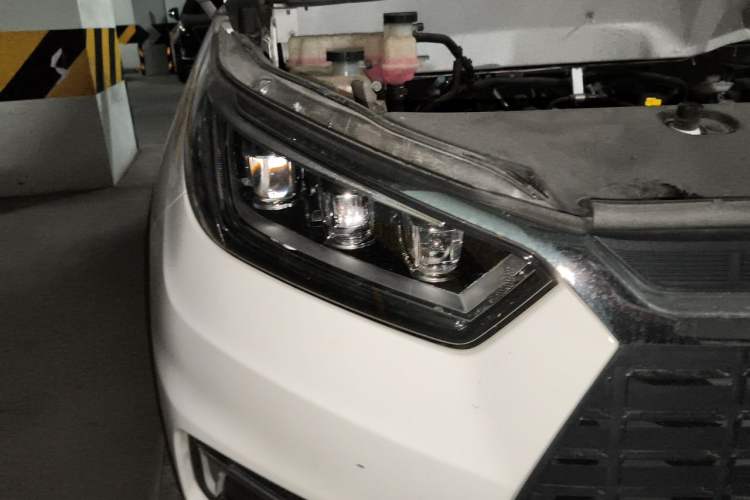 Used BYD Yuan New Energy 2019 EV535 Smart Connect Trendsetting Model Right Front Headlight