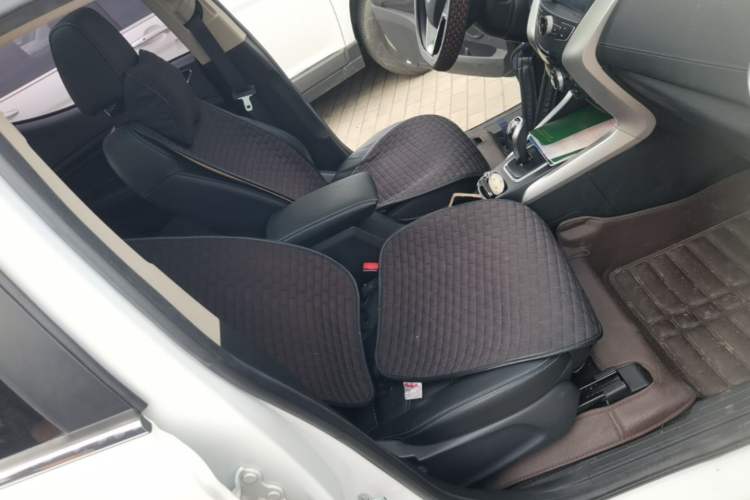 Used BYD Yuan New Energy 2019 EV360 Smart Connect Leading Model Right Front Seat