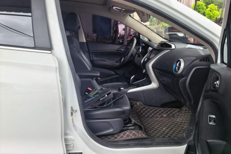 Used BYD Yuan New Energy 2019 EV360 Smart Connect Elite Model Right Front Seat