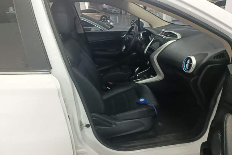 Used BYD Yuan New Energy 2019 EV360 Smart Connect Leading Model Right Front Seat