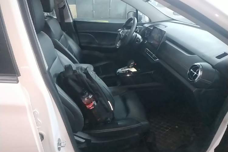 Used BYD Yuan New Energy 2019 EV360 Smart Connect Enjoyment Model Right Front Seat