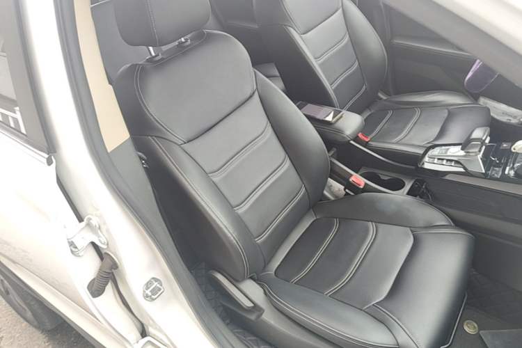 Used BYD Yuan New Energy 2019 EV360 Smart Connect Luxurious Model Right Front Seat