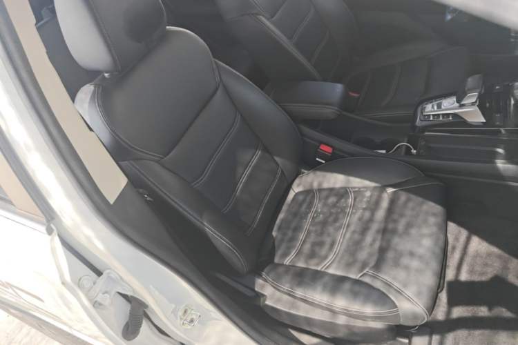 Used BYD Yuan New Energy 2019 EV360 Smart Connect Luxurious Model Right Front Seat