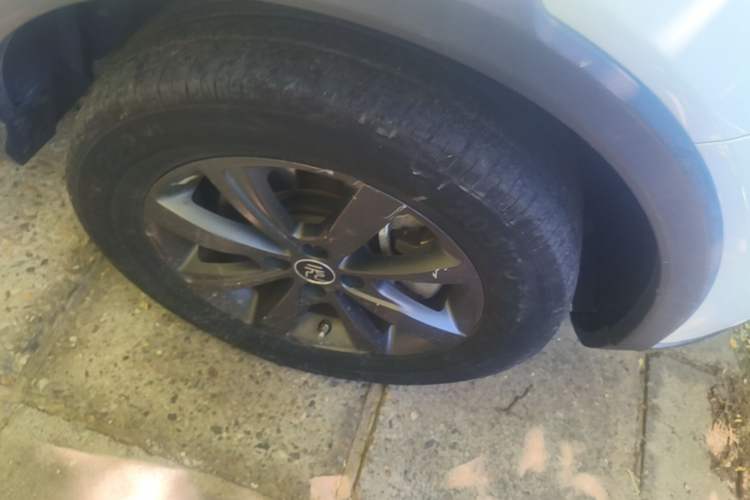 Used BYD Yuan New Energy 2019 EV535 Smart Connect Trendsetting Model Right Front Wheel Hub