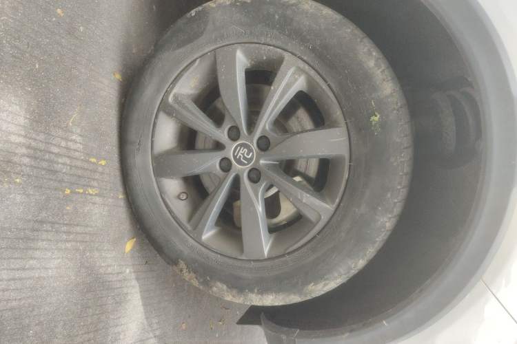 Used BYD Yuan New Energy 2019 EV535 Smart Connect Trendsetting Model Right Front Wheel Hub