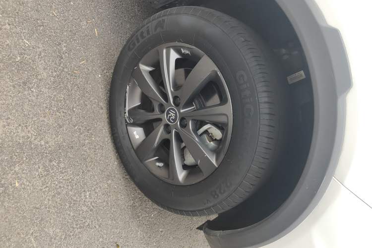 Used BYD Yuan New Energy 2019 EV535 Smart Connect Trendsetting Model Right Front Wheel Hub