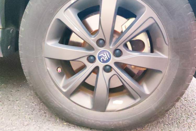 Used BYD Yuan New Energy 2019 EV535 Smart Connect Trendsetting Model Right Front Wheel Hub