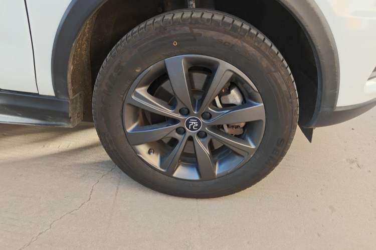 Used BYD Yuan New Energy 2019 EV535 Smart Connect Trendsetting Model Right Front Wheel Hub