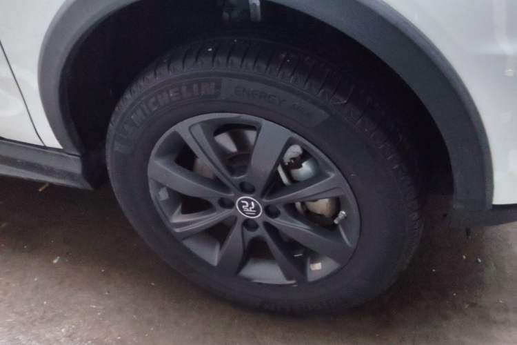 Used BYD Yuan New Energy 2019 EV535 Smart Connect Trendsetting Model Right Front Wheel Hub
