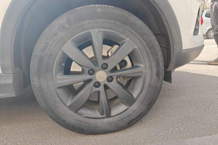 Used BYD Yuan New Energy 2019 EV360 Smart Connect Leading Model Right Front Wheel Hub