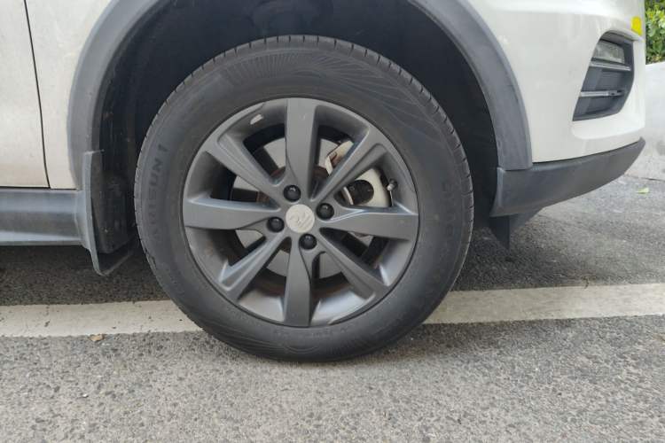 Used BYD Yuan New Energy 2019 EV360 Smart Connect Leading Model Right Front Wheel Hub