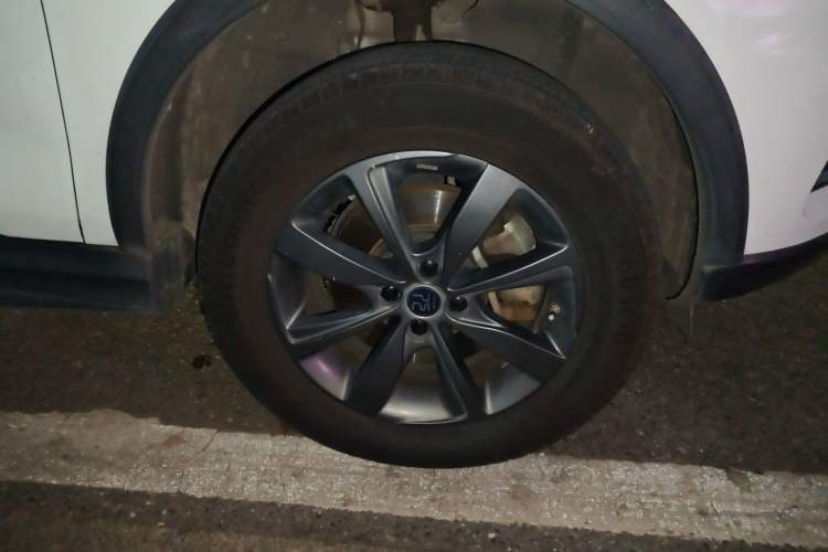 Used BYD Yuan New Energy 2019 EV535 Smart Connect Trendsetting Model Right Front Wheel Hub