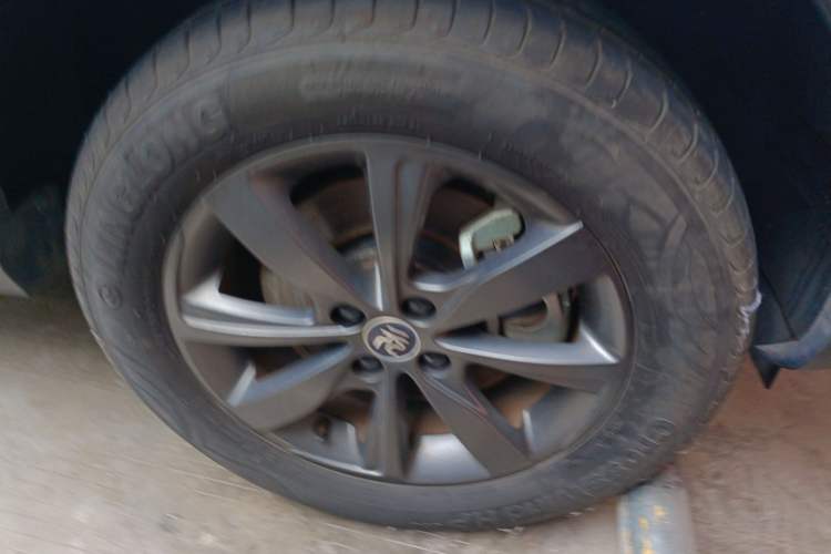 Used BYD Yuan New Energy 2019 EV535 Smart Connect Trendsetting Model Right Front Wheel Hub