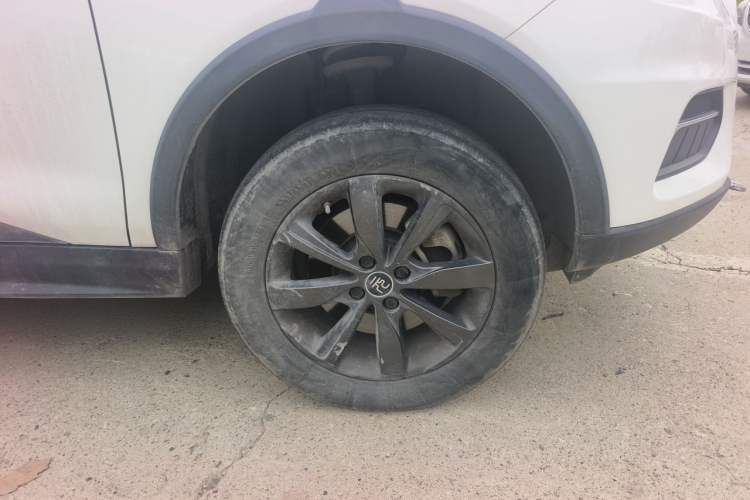 Used BYD Yuan New Energy 2019 EV535 Smart Connect Trendsetting Model Right Front Wheel Hub