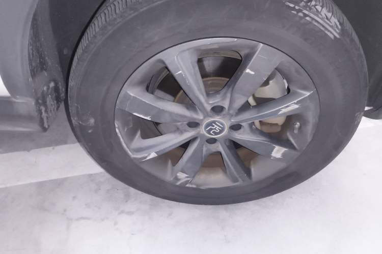 Used BYD Yuan New Energy 2019 EV535 Smart Connect Trendsetting Model Right Front Wheel Hub