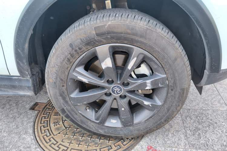Used BYD Yuan New Energy 2019 EV535 Smart Connect Trendsetting Model Right Front Wheel Hub