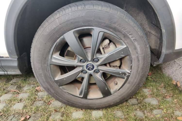 Used BYD Yuan New Energy 2019 EV535 Smart Connect Trendsetting Model Right Front Wheel Hub