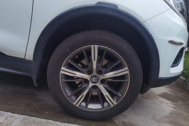Used BYD Yuan New Energy 2019 EV535 High-Energy Leading Edition Right Front Wheel Hub