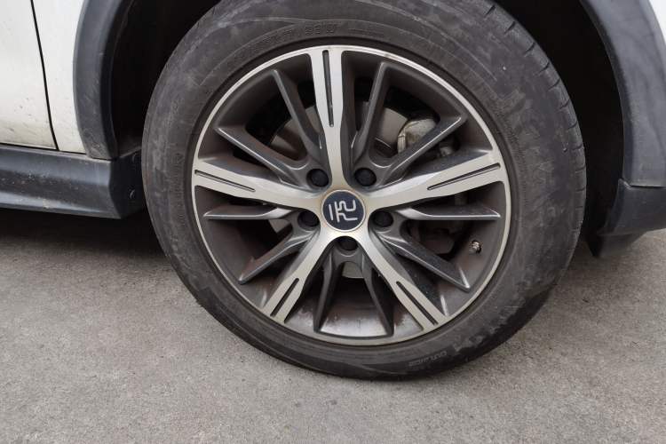Used BYD Yuan New Energy 2019 EV535 High-Energy Leading Edition Right Front Wheel Hub