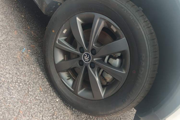 Used BYD Yuan New Energy 2019 EV535 Smart Connect Trendsetting Model Right Front Wheel Hub