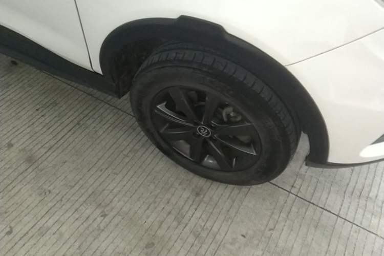 Used BYD Yuan New Energy 2019 EV535 Smart Connect Trendsetting Model Right Front Wheel Hub