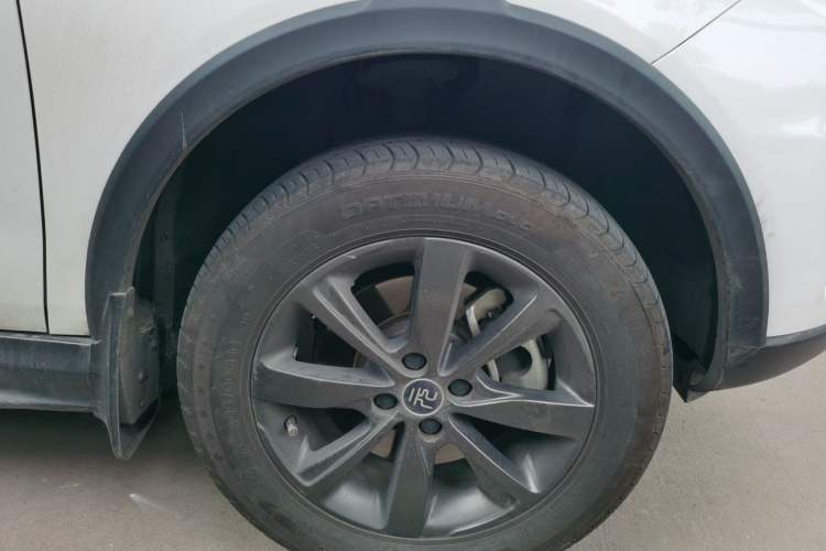 Used BYD Yuan New Energy 2019 EV535 Smart Connect Trendsetting Model Right Front Wheel Hub