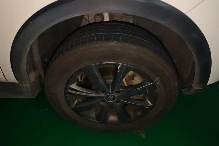 Used BYD Yuan New Energy 2019 EV535 Smart Connect Trendsetting Model Right Front Wheel Hub