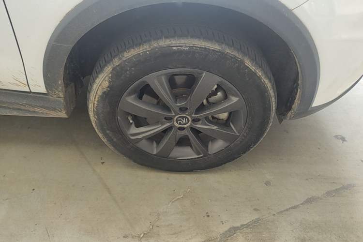 Used BYD Yuan New Energy 2019 EV535 Smart Connect Trendsetting Model Right Front Wheel Hub