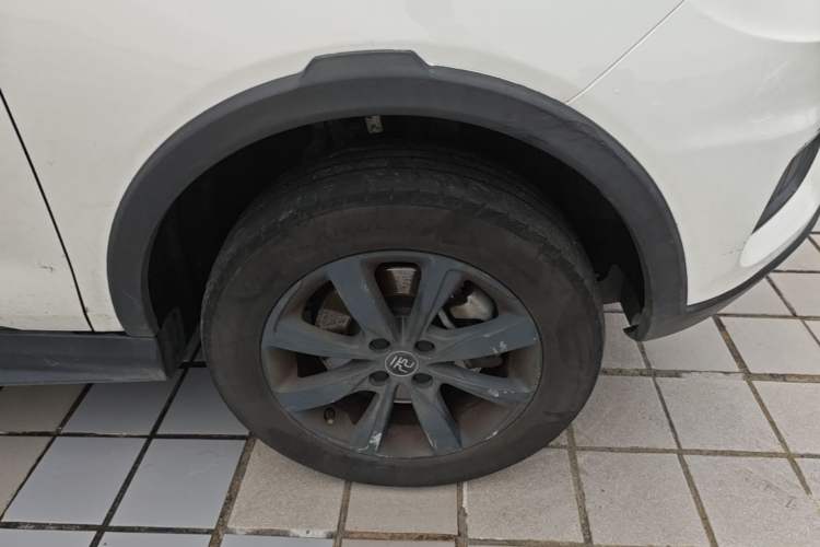 Used BYD Yuan New Energy 2019 EV535 Smart Connect Trendsetting Model Right Front Wheel Hub