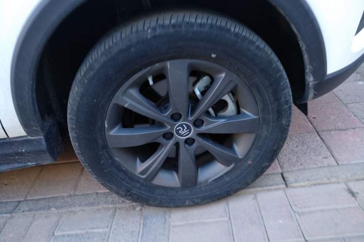 Used BYD Yuan New Energy 2019 EV535 Smart Connect Trendsetting Model Right Front Wheel Hub