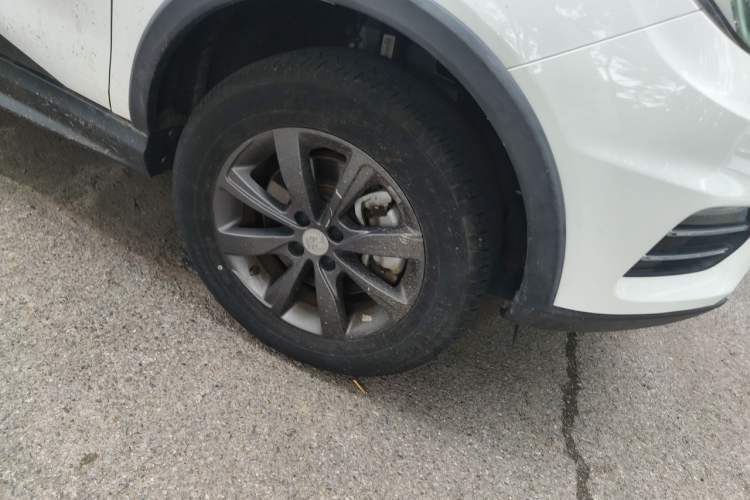 Used BYD Yuan New Energy 2019 EV360 Smart Connect Leading Model Right Front Wheel Hub