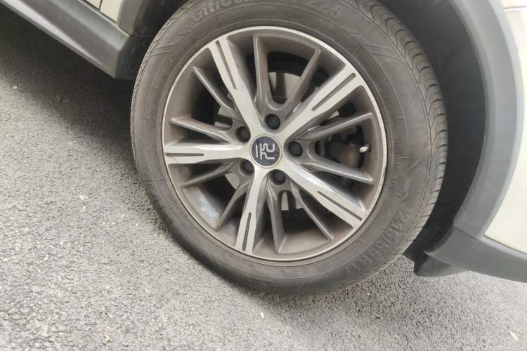 Used BYD Yuan New Energy 2019 EV535 High-Energy Leading Edition Right Front Wheel Hub