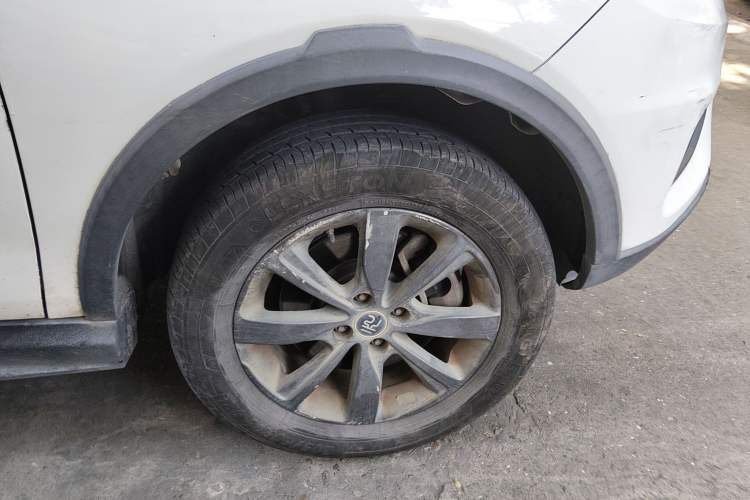 Used BYD Yuan New Energy 2019 EV535 Smart Connect Trendsetting Model Right Front Wheel Hub
