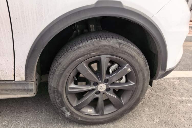 Used BYD Yuan New Energy 2019 EV360 Smart Connect Enjoyment Model Right Front Wheel Hub