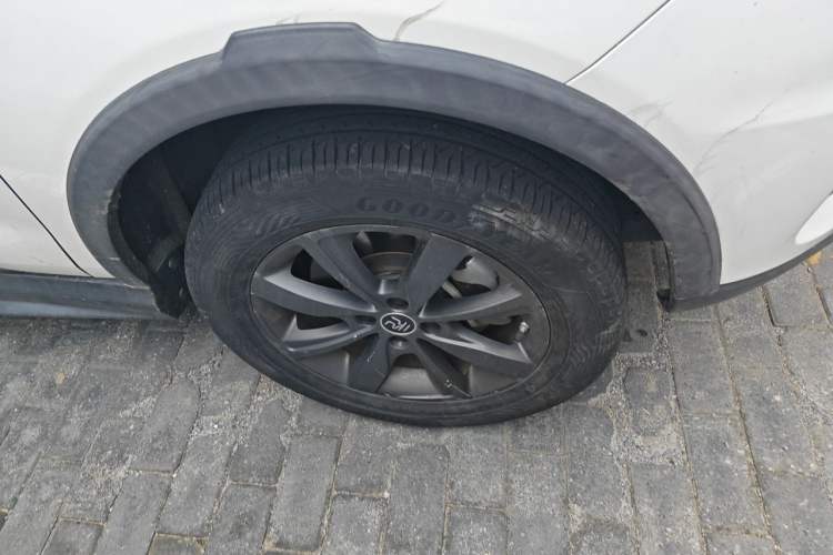 Used BYD Yuan New Energy 2019 EV535 Smart Connect Trendsetting Model Right Front Wheel Hub