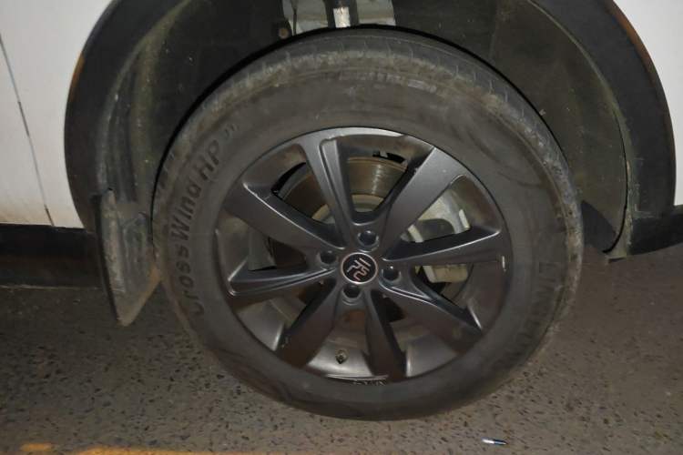Used BYD Yuan New Energy 2019 EV535 Smart Connect Trendsetting Model Right Front Wheel Hub