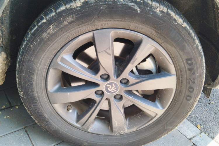 Used BYD Yuan New Energy 2019 EV535 Smart Connect Trendsetting Model Right Front Wheel Hub