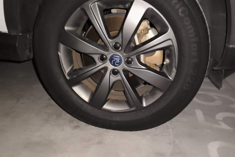 Used BYD Yuan New Energy 2019 EV535 Smart Connect Trendsetting Model Right Front Wheel Hub