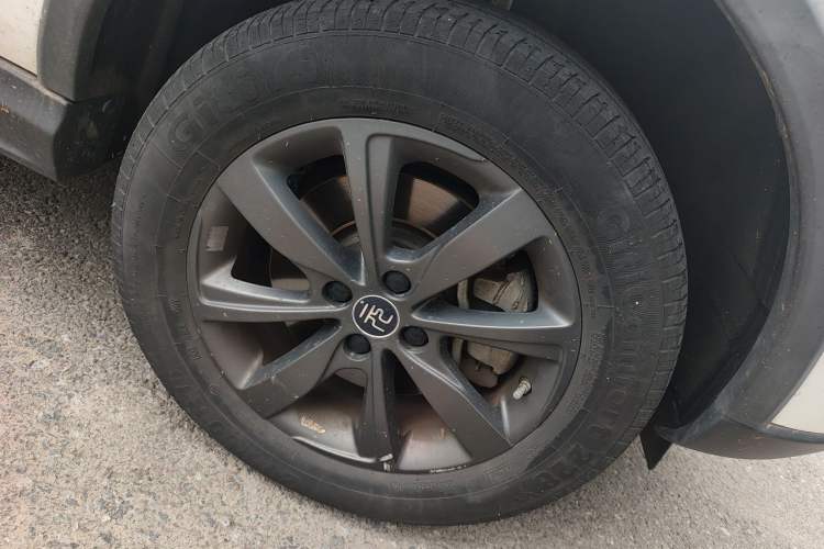 Used BYD Yuan New Energy 2019 EV535 Smart Connect Trendsetting Model Right Front Wheel Hub