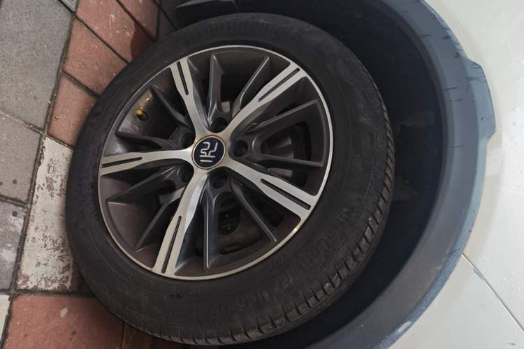 Used BYD Yuan New Energy 2019 EV535 High-Energy Leading Edition Right Front Wheel Hub