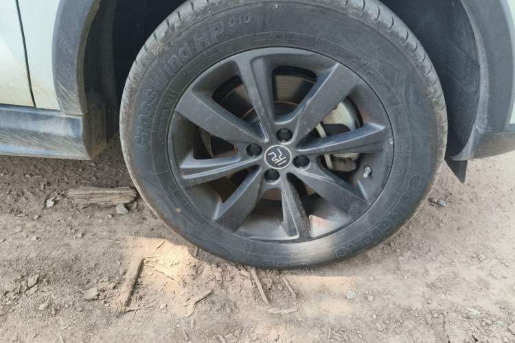 Used BYD Yuan New Energy 2019 EV535 Smart Connect Trendsetting Model Right Front Wheel Hub