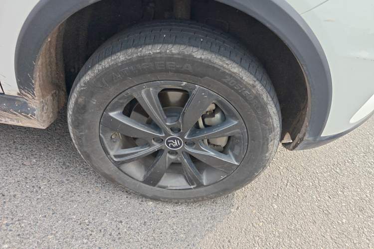 Used BYD Yuan New Energy 2019 EV535 Smart Connect Trendsetting Model Right Front Wheel Hub
