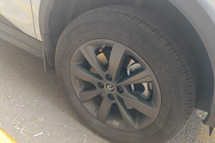Used BYD Yuan New Energy 2019 EV535 Smart Connect Trendsetting Model Right Front Wheel Hub