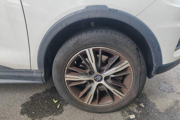 Used BYD Yuan New Energy 2019 EV535 High-Energy Leading Edition Right Front Wheel Hub